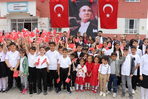 23 Nisan Ulusal Egemenlik ve Çocuk Bayramı düzenlenen programla kutlandı.