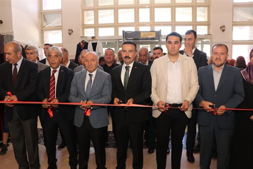 İlçemiz Halk Eğitim Merkezi'nde yıl sonu sergisi açıldı